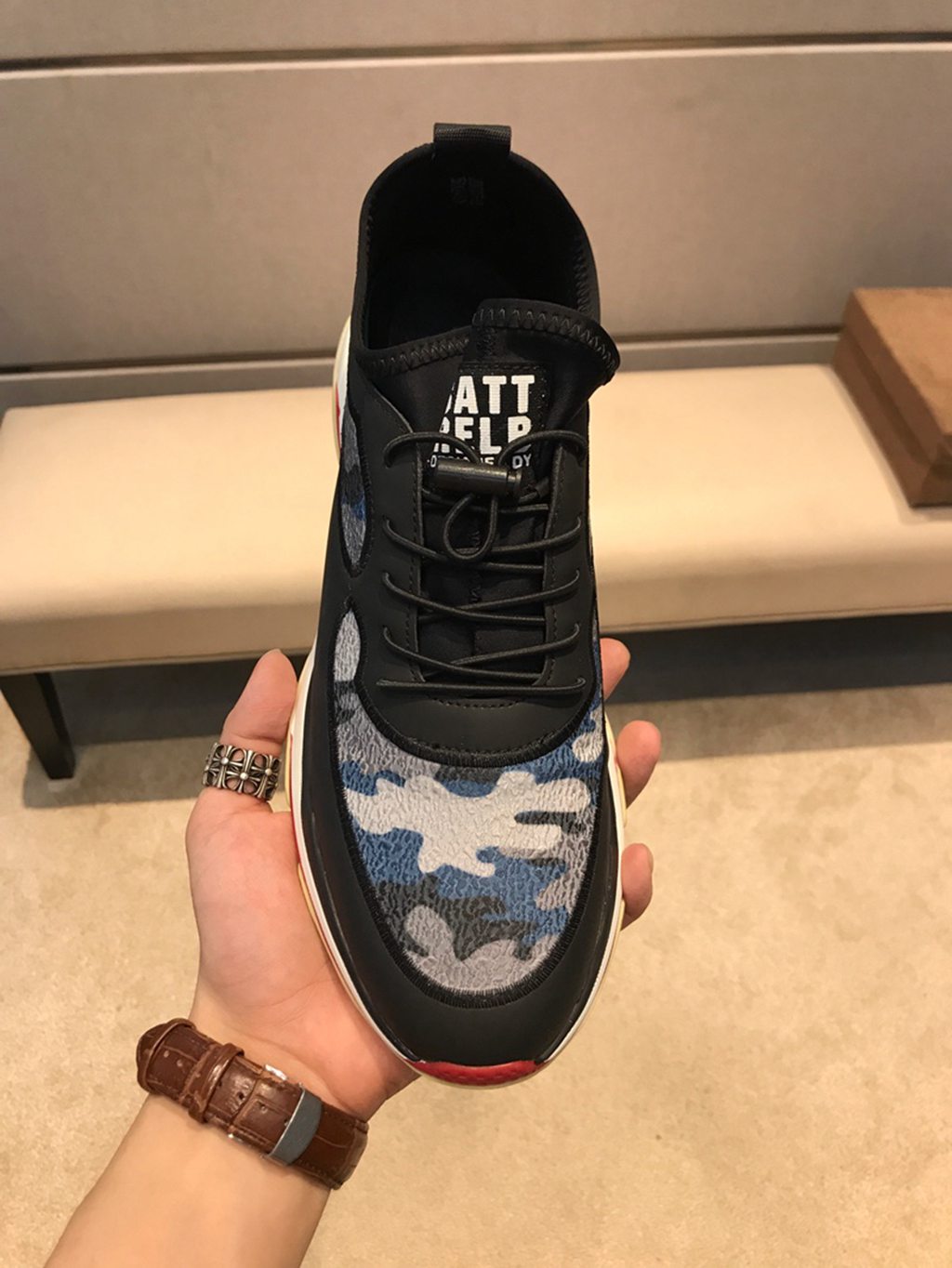 BLG  sneaker